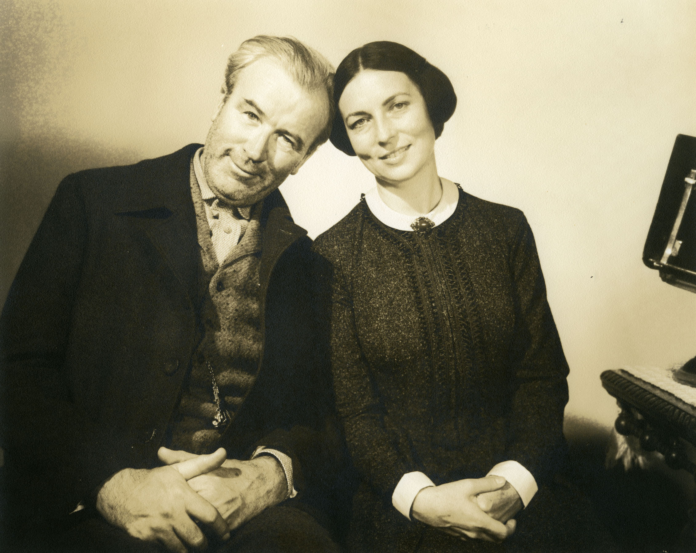 Harry Shannon (Kane's father, left) and Agnes Moorehead (Mary Kane, right) in a portrait that may have originally been created for set decoration.